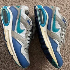 Women's Sneakers Tennis Shoes AirMax Nike Size 7.5M Blue and White Athletic Shoe